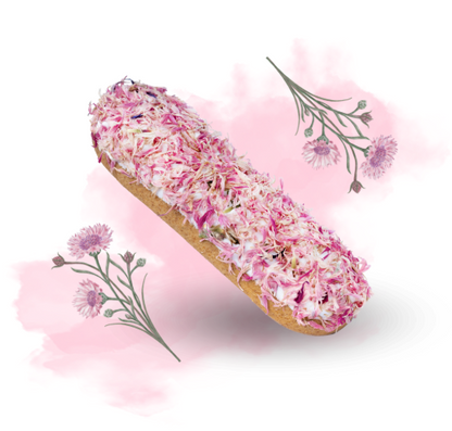 Horse Candy: Pink Cornflower Éclair | Uniek paardensnoepje met roze glazuur en echte korenbloemblaadjes